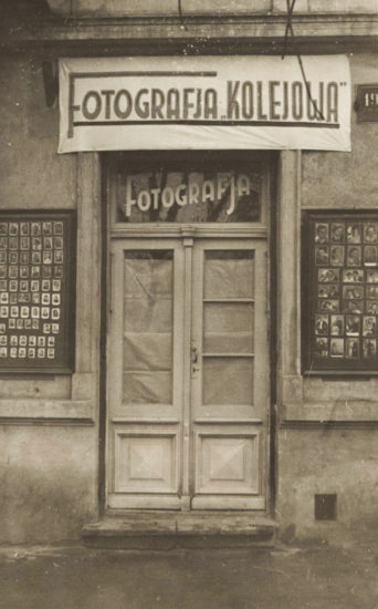 Fotografia drzwi zakładu fotograficznego